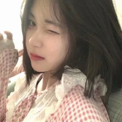 送她一朵小红花